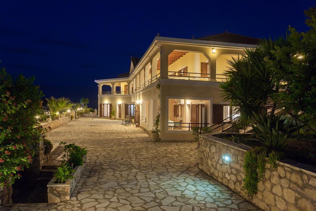 Villa Akros And Suites Keri ภายนอก รูปภาพ