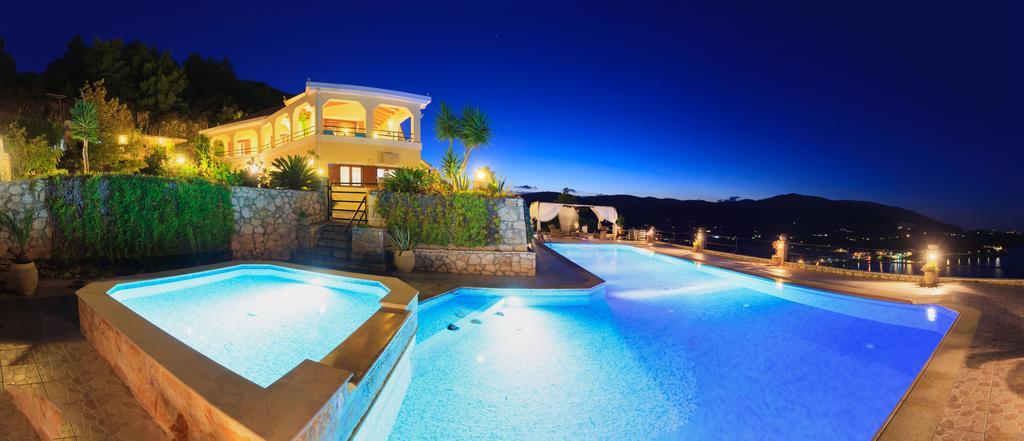 Villa Akros And Suites Keri ภายนอก รูปภาพ
