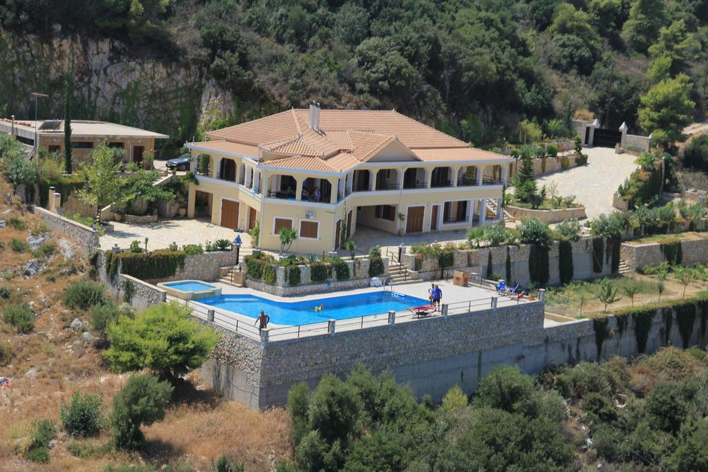Villa Akros And Suites Keri ภายนอก รูปภาพ