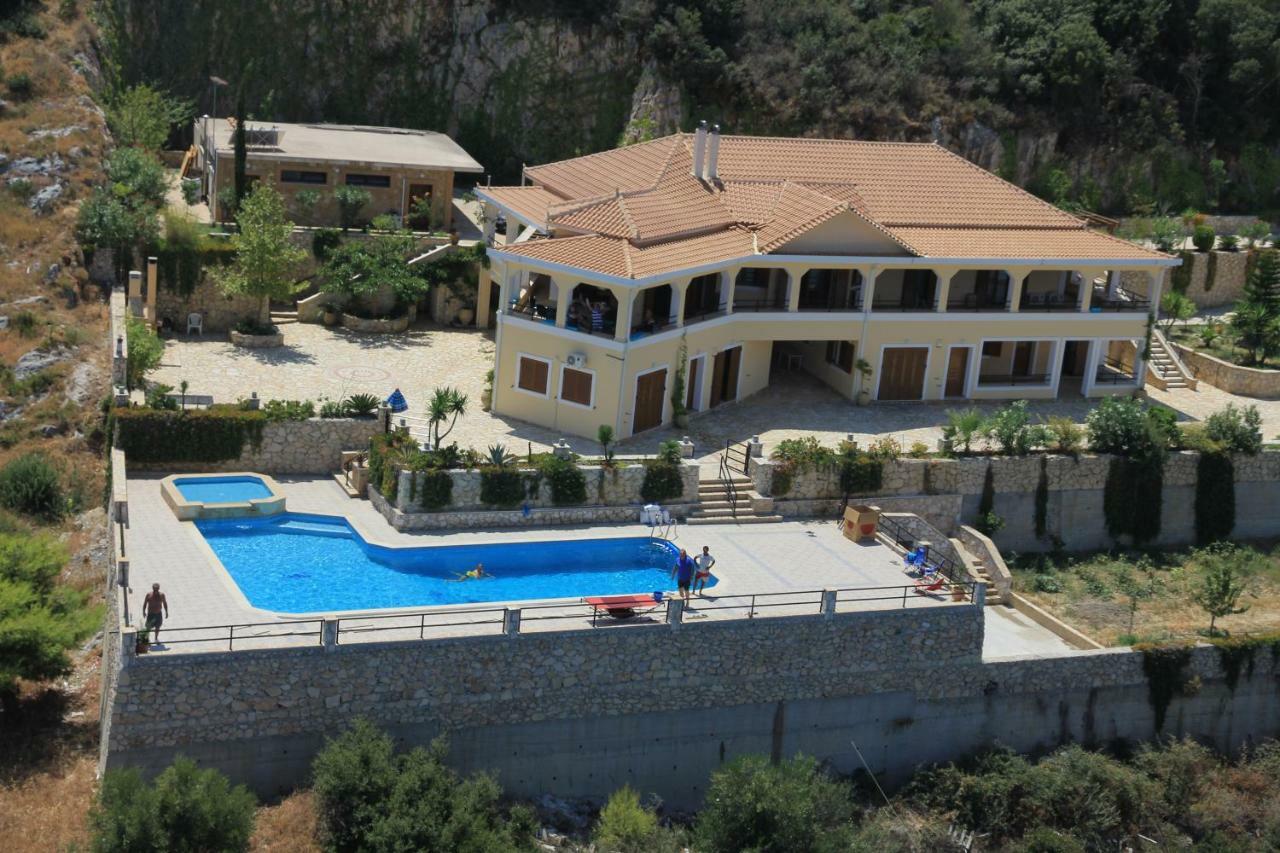 Villa Akros And Suites Keri ภายนอก รูปภาพ